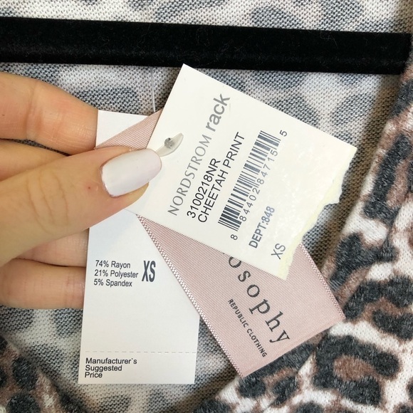 New Philosophy Cozy V-Neck Soft Knit Leopard Print 3/4 Sleeve Top - Picture 9 of 12